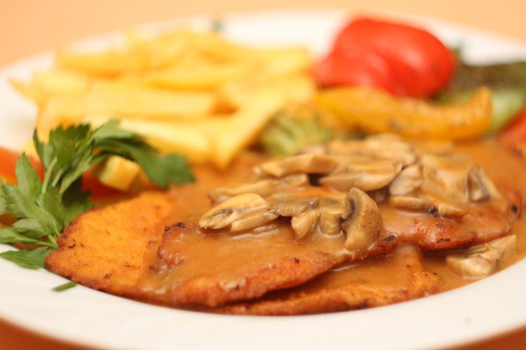 Hotel & Restaurant Am Kirschberg Alten Buseck Екстериор снимка