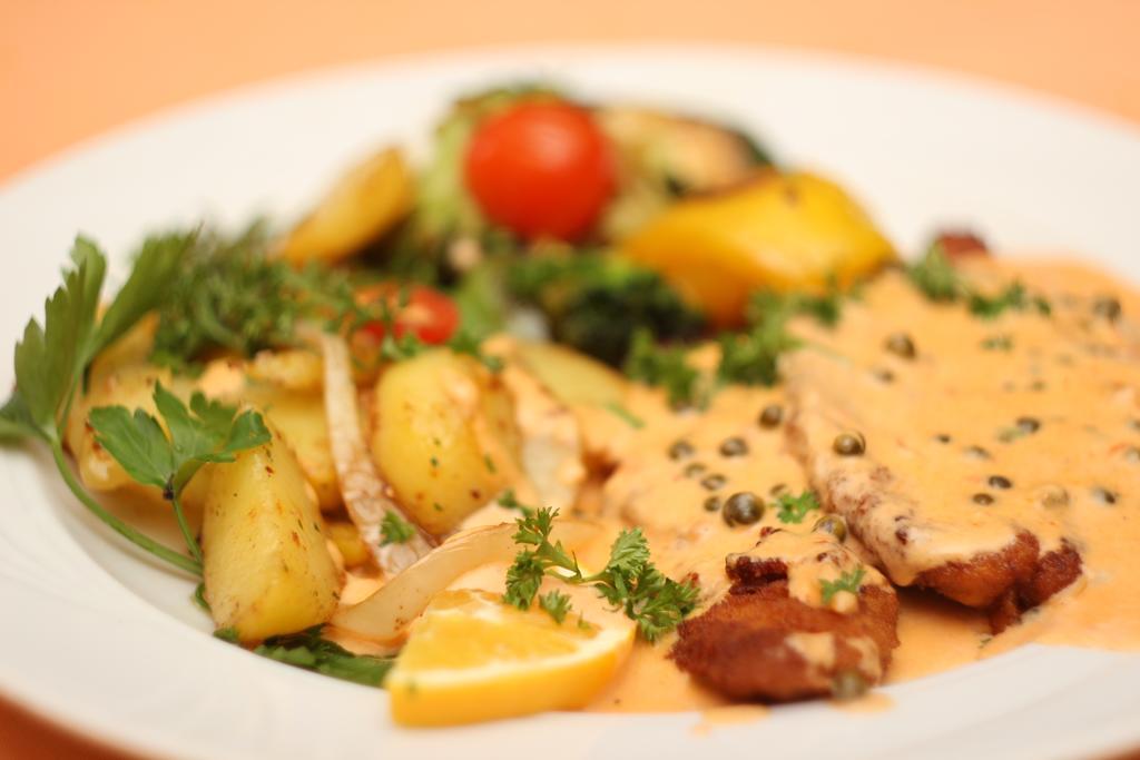 Hotel & Restaurant Am Kirschberg Alten Buseck Екстериор снимка