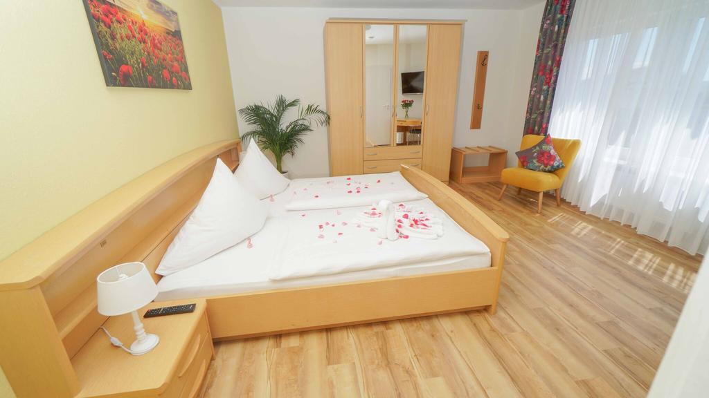 Hotel & Restaurant Am Kirschberg Alten Buseck Екстериор снимка