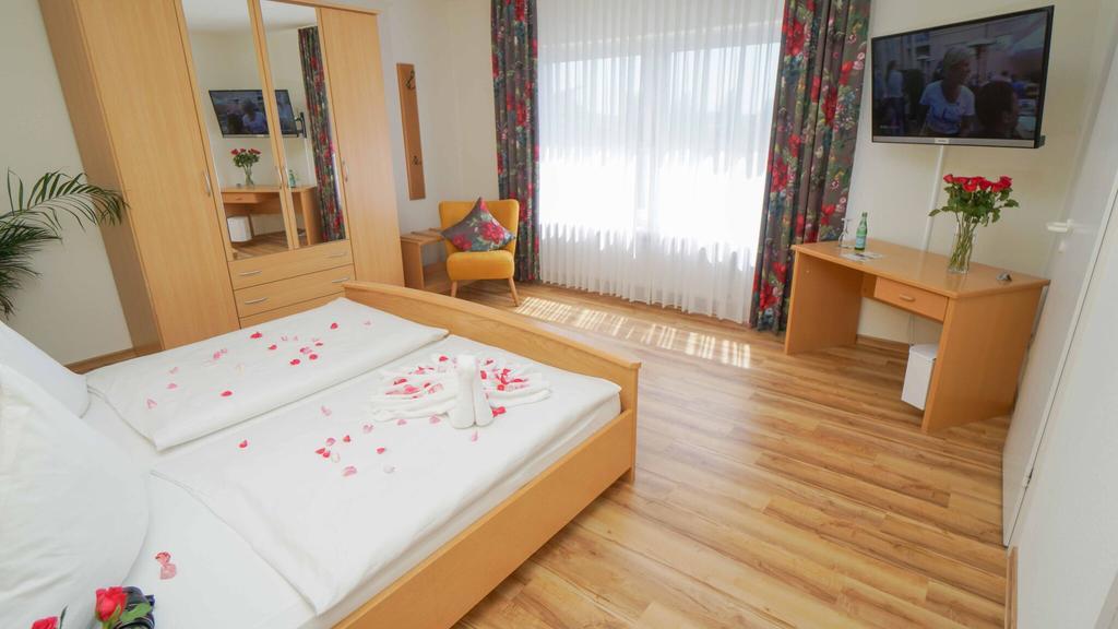 Hotel & Restaurant Am Kirschberg Alten Buseck Екстериор снимка