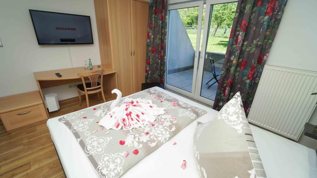 Hotel & Restaurant Am Kirschberg Alten Buseck Екстериор снимка