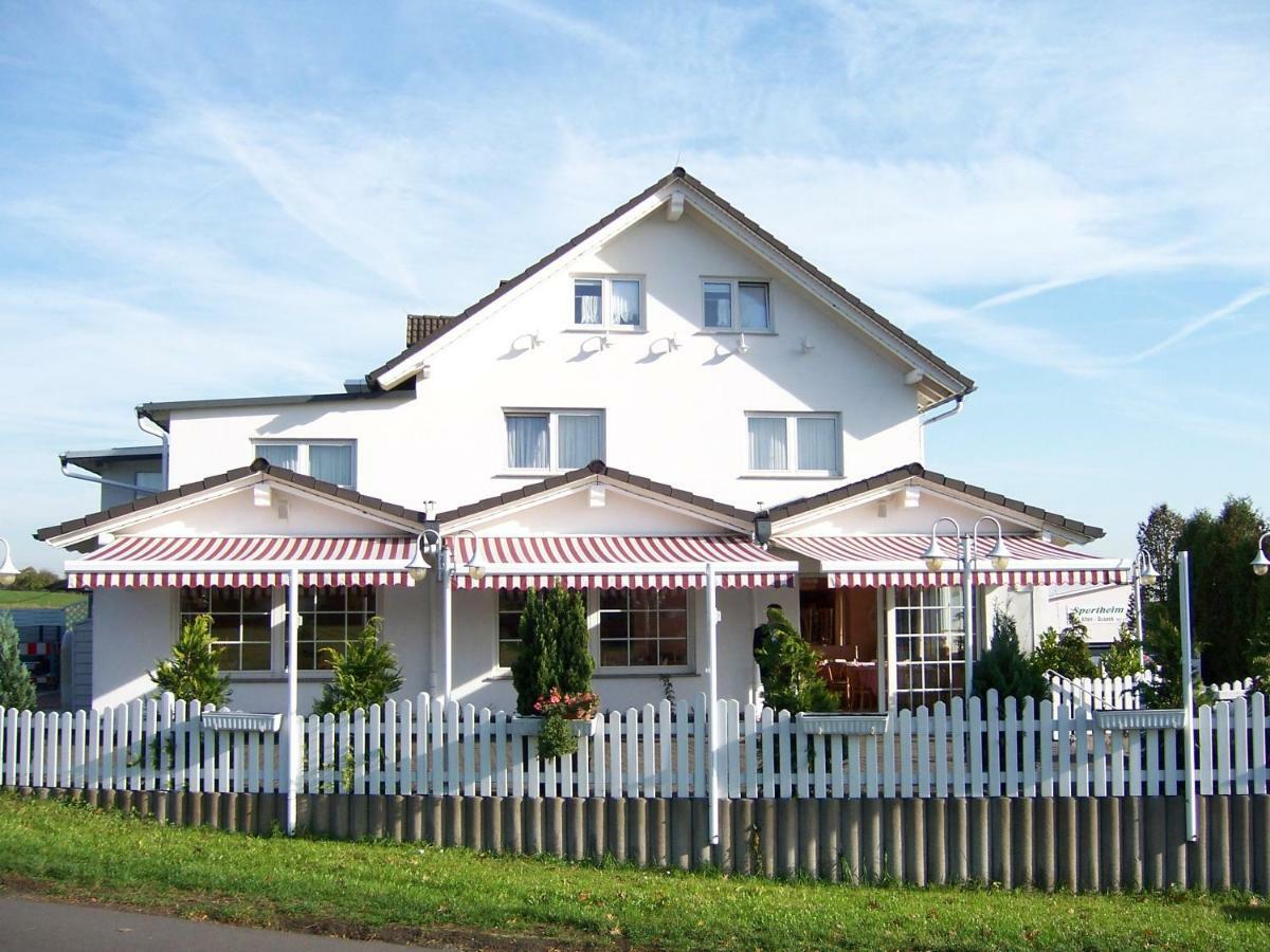 Hotel & Restaurant Am Kirschberg Alten Buseck Екстериор снимка